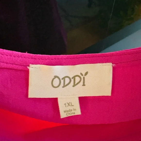 Boutique Pink Top Balloon sleeves and cinched waist. Pretty in Pink. Barbie - Picture 5 of 7